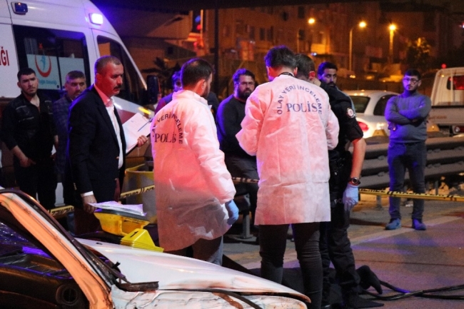 Pendik’te otomobil park halindeki otobüse çarptı: 1 ölü